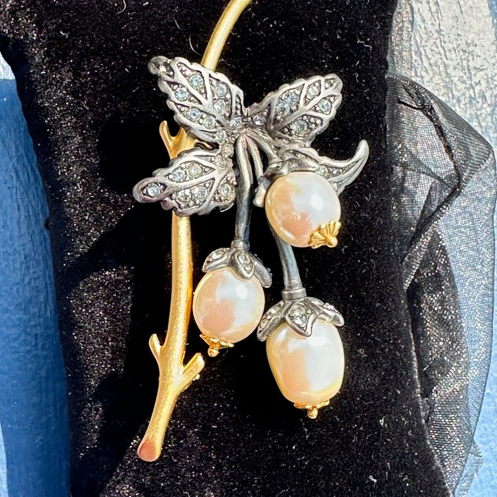 Elegant Joan Rivers Gold and Silver Tone Floral Brooch